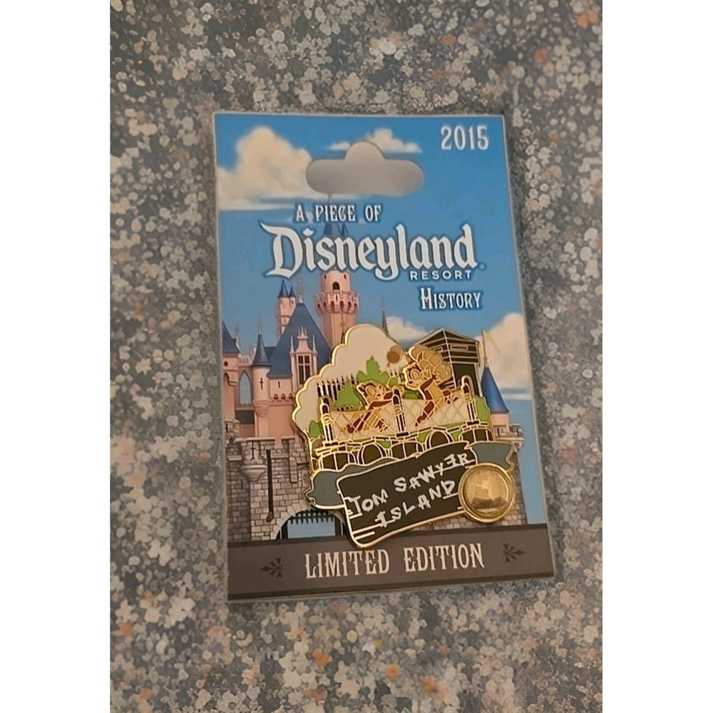 A Piece of Disneyland History Pin Tom Sawyer Classic Island 2015 Limited Edition